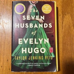 The Seven Husbands of Evelyn Hugo Best Seller Book